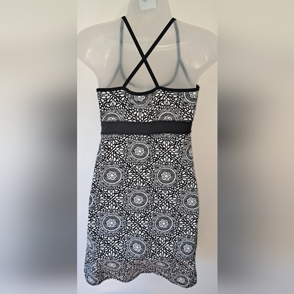 Lola Athleisure Dress Women's Small Shelf Bra Black White Print Fit and Flare - Picture 2 of 15